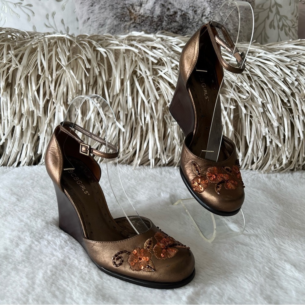 BGBGIRLS 5.5 6 Closed Toes High Heel Wedge Gold Brown Floral Orange Sequins